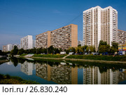 Москва, Марьино, Новочеркасский бульвар и Западные Марьинские пруды (2017 год). Стоковое фото, фотограф glokaya_kuzdra / Фотобанк Лори