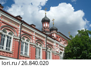 Богородице-Рождественский женский монастырь (1501-1505). Церковь Казанской иконы Божией Матери. Москва, улица Рождественка, д.20/8 с14 (2017 год). Стоковое фото, фотограф Елена Коромыслова / Фотобанк Лори