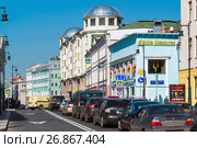 Moscow, Russia - August 31.2017. Sretenka Street, Crossroads with Small Golovin Lane. Редакционное фото, фотограф Володина Ольга / Фотобанк Лори