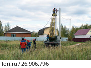 Монтажные работы по прокладке провода сип (2016 год). Редакционное фото, фотограф Владимир Макеев / Фотобанк Лори