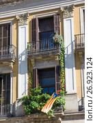 Estelada, the Catalan independentist flag, on balcons in support of the referendum for independence of Catalonia from Spain (2014 год). Стоковое фото, фотограф Papoyan Irina / Фотобанк Лори