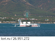 Геленджик, "Гидроавиасалон-2006". Самолет-амфибия Бе-200ЧС на пути к точке начала разбега. Редакционное фото, фотограф Дмитрий Щукин / Фотобанк Лори