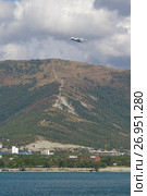 Геленджик, "Гидроавиасалон-2006". Самолет-амфибия Бе-200ЧС в полете над бухтой. Редакционное фото, фотограф Дмитрий Щукин / Фотобанк Лори