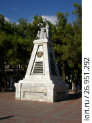 Геленджик. Памятник павшим за власть Советов (2006 год). Редакционное фото, фотограф Дмитрий Щукин / Фотобанк Лори