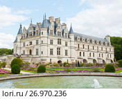 Вид на замок Шенонсо (фр. Château de Chenonceaux) осенью. Департамент Эндр и Луара. Франция (2017 год). Редакционное фото, фотограф E. O. / Фотобанк Лори
