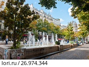 Площадь Сорбонны (Place de la Sorbonne). Осенний день. Париж. Франция (2017 год). Редакционное фото, фотограф E. O. / Фотобанк Лори