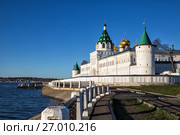 Golden Ring, Russia. View of the Ipatievsky Monastery from the embankment of the Kostroma River (2017 год). Стоковое фото, фотограф Юлия Бабкина / Фотобанк Лори