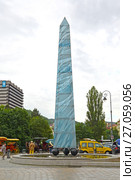 Стела-обелиск в Карловых Варах. Чехия (2014 год). Редакционное фото, фотограф Ирина Борсученко / Фотобанк Лори