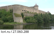 Стены Ивангородской крепости над рекой Нарвой. Ивангород, Россия (2017 год). Редакционное видео, видеограф Виктор Карасев / Фотобанк Лори