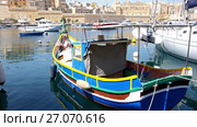 View on Malta bay between Kalkara and Birgu. (2017 год). Стоковое видео, видеограф Сергей Пристяжнюк (Serg Zastavkin) / Фотобанк Лори