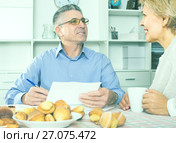 Man and woman are discussing and studying important contract. Стоковое фото, фотограф Яков Филимонов / Фотобанк Лори
