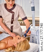 Ultrasonic facial treatment on ultrasound man face machine. Стоковое фото, фотограф Gennadiy Poznyakov / Фотобанк Лори