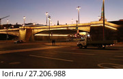 Big Moskvoretsky bridge (at Night) in a Moscow, Russia (2017 год). Редакционное видео, видеограф Владимир Журавлев / Фотобанк Лори
