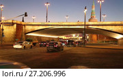 Big Moskvoretsky bridge (at Night) in a Moscow, Russia (2017 год). Редакционное видео, видеограф Владимир Журавлев / Фотобанк Лори