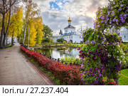 Осень в Толгском монастыре Autumn in the Tolga Monastery (2014 год). Стоковое фото, фотограф Baturina Yuliya / Фотобанк Лори