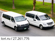 Volkswagen Transporter and Hyundai H-1 (2017 год). Редакционное фото, фотограф Art Konovalov / Фотобанк Лори