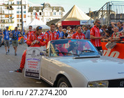 LE MANS, FRANCE - JUNE 16, 2017: Vitaly Petrov russian pilot racer with his team Oreca 07 Gibson 25 on a parade of pilots racing. Редакционное фото, фотограф Irina Kuchugurina/Gaudy / Фотобанк Лори