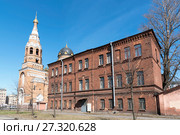 Дом попечительства о народной трезвости (Дом Воскресенского храма). Церковь Воскресения Христова у Варшавского вокзала. Санкт-Петербург (2017 год). Стоковое фото, фотограф Александр Щепин / Фотобанк Лори