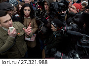 Илья Яшин выступает на несанкционированном мититнге "День свободных выборов" в Лермонтовском сквере города Москвы, Россия 24 декабря 2017. Редакционное фото, фотограф Николай Винокуров / Фотобанк Лори