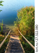 Summer lake calm beach with wood steeps to the water. Стоковое фото, фотограф Юрий Брыкайло / Фотобанк Лори