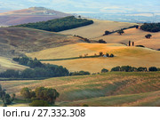 Tuscany sunrise countryside, Italy (2017 год). Стоковое фото, фотограф Юрий Брыкайло / Фотобанк Лори