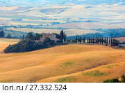 Tuscany sunrise countryside, Italy (2017 год). Стоковое фото, фотограф Юрий Брыкайло / Фотобанк Лори