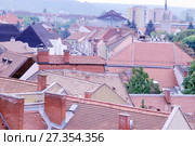 Крыши домов города Эгер в Венгрии (2015 год). Стоковое фото, фотограф stargal / Фотобанк Лори