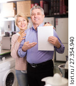 Charming mature couple buying on credit agreement for home appliances. Стоковое фото, фотограф Яков Филимонов / Фотобанк Лори