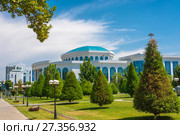 Alisher Navoi Library in Tashkent, Uzbekistan (2016 год). Редакционное фото, фотограф Валерий Смирнов / Фотобанк Лори