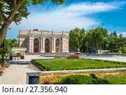 Theatre named after Alisher Navoi in Tashkent, Uzbekistan (2016 год). Редакционное фото, фотограф Валерий Смирнов / Фотобанк Лори