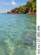 Вода и берег в заливе Индиан-Бей (Indian Bay). Кингстаун Сент-Висент (2017 год). Стоковое фото, фотограф Вадим Хомяков / Фотобанк Лори