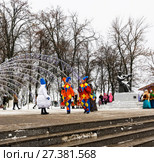Выступление артистов на Соборной площади. Город Владимир (2018 год). Редакционное фото, фотограф Макаров Алексей / Фотобанк Лори