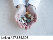Female hands hold many small coins of rubles. Стоковое фото, фотограф Катерина Белякина / Фотобанк Лори