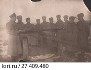 Взвод 57 минометных пушек , командир взвода старший лейтенант Я. Шамиев. 22.01.1942 года. Стоковое фото, фотограф Retro / Фотобанк Лори