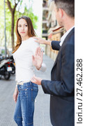 Man trying to acquainting with girl. Стоковое фото, фотограф Яков Филимонов / Фотобанк Лори