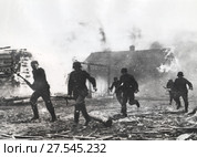 Немецкие захватчики жгут деревню. 30.11.1941. Стоковое фото, фотограф Retro / Фотобанк Лори