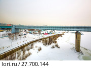 Вид на самый длинный в мире крытый метромост и Михайловскую набережную с Октябрьского  моста. Река Обь, Новосибирск, Сибирь, Россия (2018 год). Редакционное фото, фотограф Евгений Мухортов / Фотобанк Лори