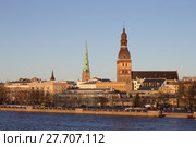 Riga, Latvia. The View Of 11 November Embankment Of River Daugava. The Towers, Steeples Of Riga Cathedral, St. Peter's Church And St. Saviour's Anglican Church In Old Town In Summer Under Blue Sky. (2018 год). Стоковое фото, фотограф Алексей Ширманов / Фотобанк Лори