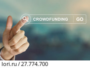 business hand clicking crowdfunding button on search toolbar. Стоковое фото, фотограф Pichet Wissawapipat / PantherMedia / Фотобанк Лори