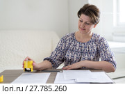 Woman individual entrepreneur puts a seal on documents. Стоковое фото, фотограф Володина Ольга / Фотобанк Лори