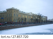 Здание ФГАОУ ВО «Санкт-Петербургский государственный университет аэрокосмического приборостроения» на набережной реки Мойка в январские сумерки (2018 год). Редакционное фото, фотограф Виктор Карасев / Фотобанк Лори