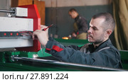 Portrait of electrician builder engineer during work. Стоковое видео, видеограф Константин Шишкин / Фотобанк Лори