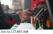 Electrician's hands installing energy system on machinery industry. Стоковое видео, видеограф Константин Шишкин / Фотобанк Лори