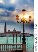 Romantic sunset views with ancient pink lantern on Grand Canal in front of the Basilika San Giorgio Maggiore in Venice, italy (2010 год). Стоковое фото, фотограф Куликов Константин / Фотобанк Лори