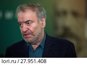 Народный артист РФ, российский дирижёр Валерий Абисалович Гергиев дает интервью федеральному каналу в городе Москве (2018 год). Редакционное фото, фотограф Николай Винокуров / Фотобанк Лори
