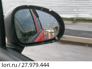 Вид в боковое зеркало автомобиля. Стоковое фото, фотограф ok_fotoday / Фотобанк Лори