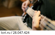 Young man playing on electric guitar close up. Стоковое видео, видеограф Игорь Кузнецов / Фотобанк Лори