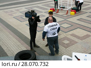 Главный судья даёт интервью телевидению (2017 год). Редакционное фото, фотограф Марина Шатерова / Фотобанк Лори