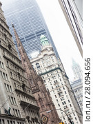 New York City, Lower Manhattan, skyscrapers on Broadway street. Стоковое фото, фотограф Matej Kastelic / Фотобанк Лори