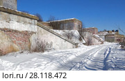 Руины 1-го Северного форта солнечным мартовским днем. Кронштадт, Россия (2018 год). Стоковое видео, видеограф Виктор Карасев / Фотобанк Лори